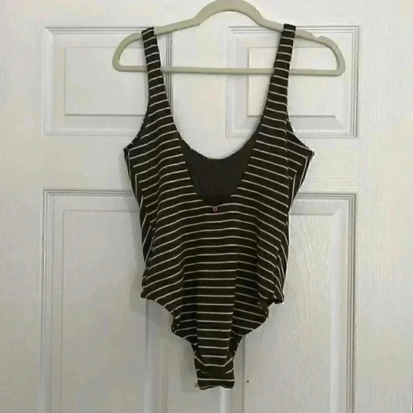 NEW RED CARTER LACED OLIVE STRIPED ONE PIECE SWIMSUIT SIZE 8/M - Picture 4 of 10